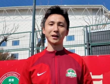 开云体育APP下载-尹鸿博：我喜欢王钰栋，他的技术特点在中国球员中很欠缺