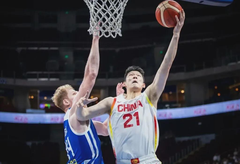 开云-顶住了！又是惊险逆转！中国男篮赢了