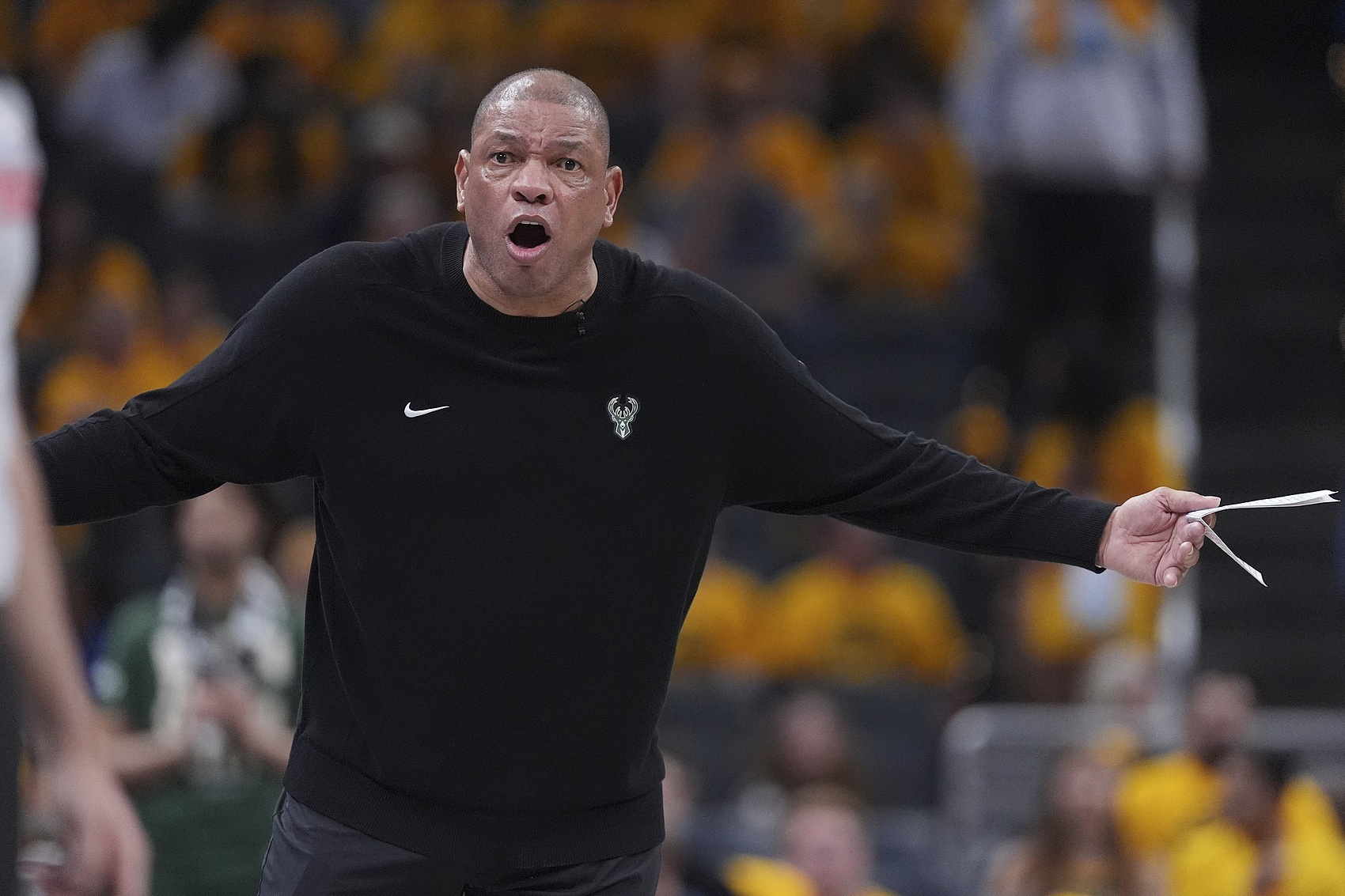 开云官网-曾大打口水仗！Shams曾爆料里弗斯对更衣室失控 老里回怼想念Woj